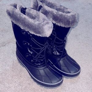 Kids Black Sherpa duck Winter Boots size 4 big girl